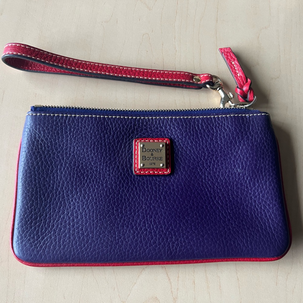 Dooney & Bourke pebbled leather wristlet